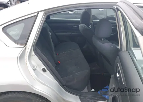 2015 Nissan Altima 2.5 S z USA, uszkodzony, nr VIN 1N4AL3AP2FN877485